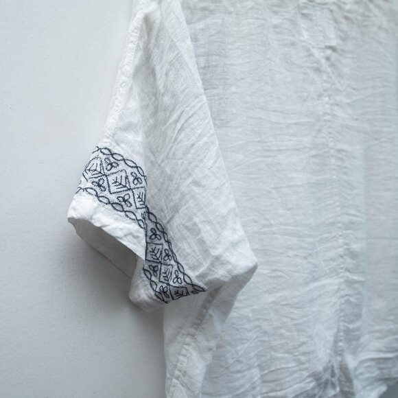 Rails White Linen Embroidered Top Floral - Picture 8 of 8